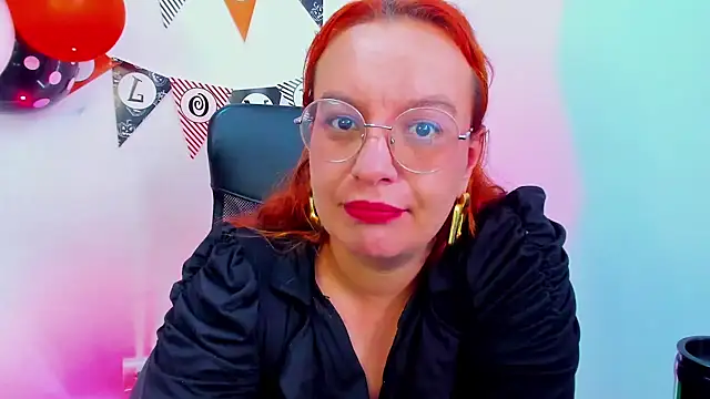 Snapshot of RoxieJackson chatting on October 2025 04:42:02 PM RoxieJackson online show from October 2025 04:42:02 PM