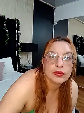 Snapshot of RoxieJackson chatting on November 2025 11:46:02 AM RoxieJackson online show from November 2025 11:46:02 AM