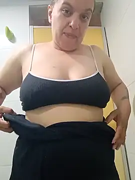 Snapshot of RoxieJackson chatting on November 2025 10:13:02 PM RoxieJackson online show from November 2025 10:13:02 PM