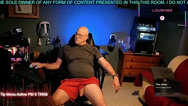 Snapshot of Pilot_Dave_69 chatting on October 2025 06:27:02 PM Pilot Dave 69 online show from October 2025 06:27:02 PM