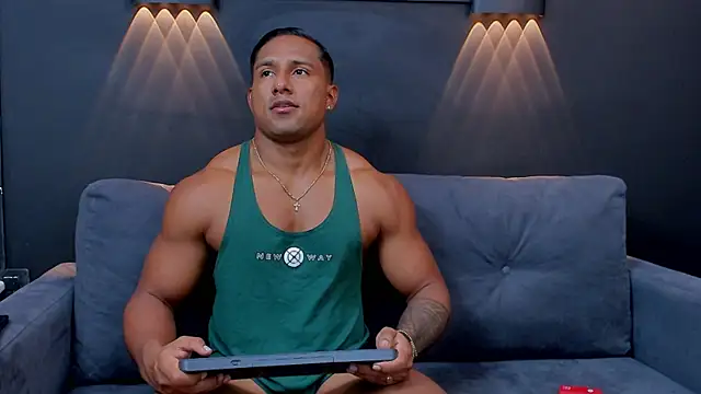 CallumMuscle online show from January 2025 04:20:01 PM