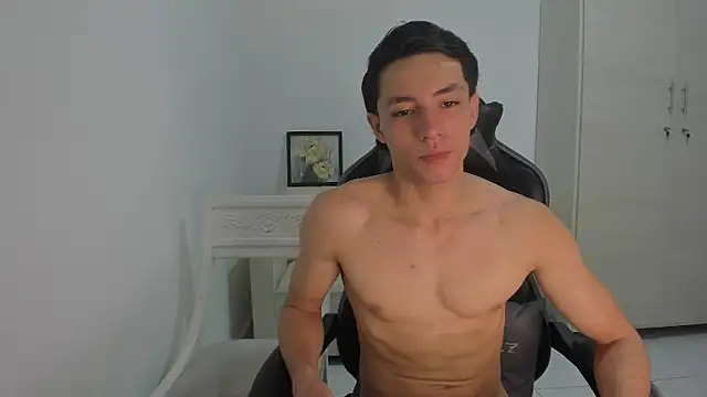 Snapshot of enzo_sloran chatting on February 2026 04:25:01 PM enzo sloran online show from February 2026 04:25:01 PM