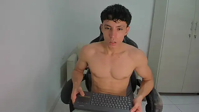 Snapshot of enzo_sloran chatting on March 2026 07:09:01 PM enzo sloran online show from March 2026 07:09:01 PM