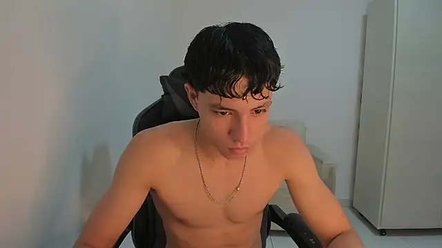 Snapshot of enzo_sloran chatting on March 2026 04:58:01 PM enzo sloran online show from March 2026 04:58:01 PM