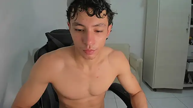 Snapshot of enzo_sloran chatting on March 2026 07:29:01 PM enzo sloran online show from March 2026 07:29:01 PM