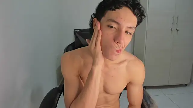 Snapshot of enzo_sloran chatting on March 2026 05:29:01 PM enzo sloran online show from March 2026 05:29:01 PM