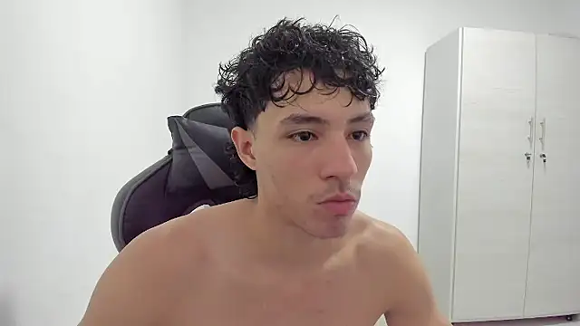 Snapshot of enzo_sloran chatting on March 2026 07:04:02 PM enzo sloran online show from March 2026 07:04:02 PM