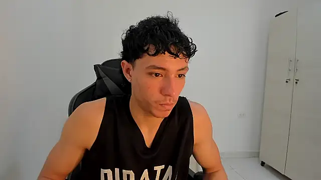 Snapshot of enzo_sloran chatting on April 2026 01:30:01 PM enzo sloran online show from April 2026 01:30:01 PM