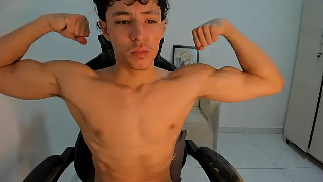 Snapshot of enzo_sloran chatting on April 2026 07:04:02 PM enzo sloran online show from April 2026 07:04:02 PM