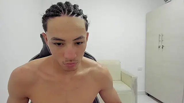 Snapshot of enzo_sloran chatting on April 2026 03:58:02 PM enzo sloran online show from April 2026 03:58:02 PM