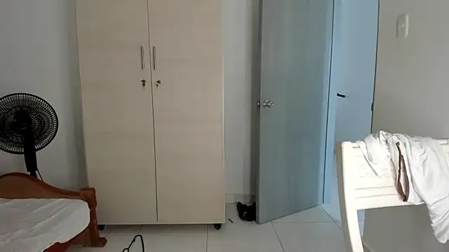 Snapshot of enzo_sloran chatting on May 2026 04:26:04 PM enzo sloran online show from May 2026 04:26:04 PM