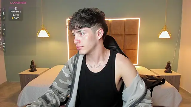 AlejooTwink online show from June 2026 03:46:01 AM
