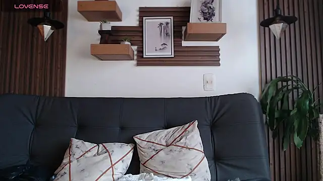 Layla 707 online show from February 2026 04:43:01 PM