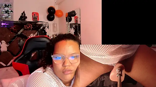 Snapshot of MhiaRey chatting on October 2025 12:44:02 PM MhiaRey online show from October 2025 12:44:02 PM