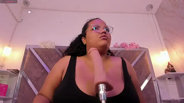 Snapshot of MhiaRey chatting on November 2025 01:44:02 PM MhiaRey online show from November 2025 01:44:02 PM