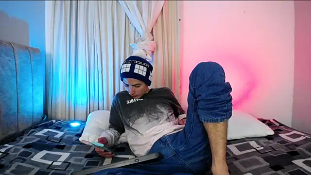 Snapshot of Yellowpokemon23 chatting on April 2026 01:03:01 AM Yellowpokemon23 online show from April 2026 01:03:01 AM