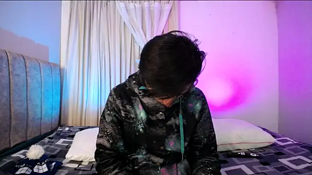 Snapshot of Yellowpokemon23 chatting on April 2026 02:33:01 AM Yellowpokemon23 online show from April 2026 02:33:01 AM