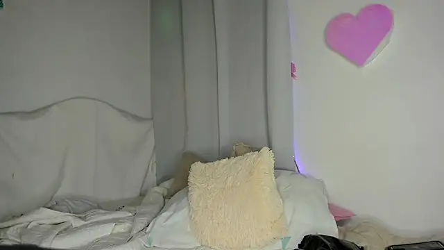 Snapshot of Leo_bunny_hot chatting on March 2026 07:01:02 AM Leo bunny hot online show from March 2026 07:01:02 AM