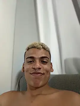 Snapshot of Leo_bunny_hot chatting on April 2026 12:30:01 AM Leo bunny hot online show from April 2026 12:30:01 AM