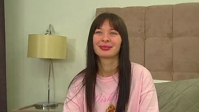 Snapshot of AlexandraBloom chatting on February 2026 06:23:01 PM AlexandraBloom online show from February 2026 06:23:01 PM