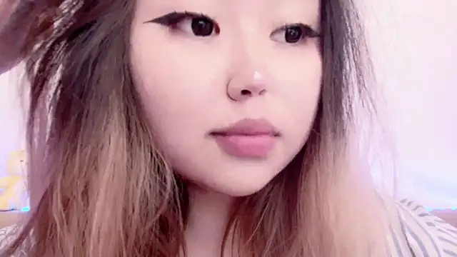 Snapshot of amelia_sunlight chatting on April 2026 12:33:01 AM amelia sunlight online show from April 2026 12:33:01 AM