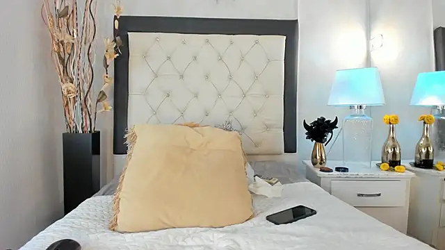 GaleHodge online show from December 2025 04:29:02 AM