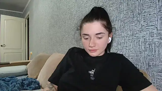 Liana diva online show from February 2026 04:13:02 PM