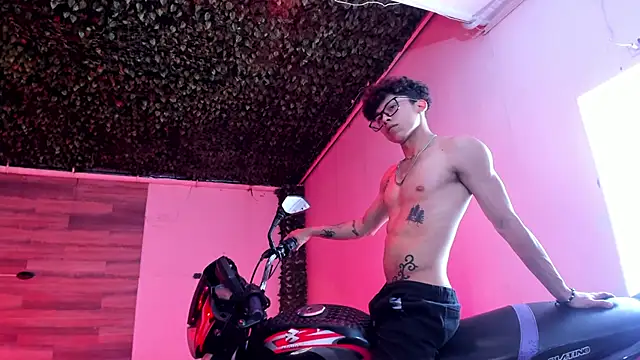 Snapshot of AkazaBoy_ chatting on December 2024 07:18:02 AM AkazaBoy  online show from December 2024 07:18:02 AM