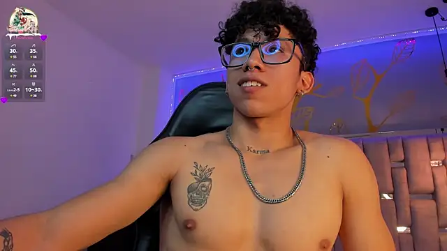 Snapshot of AkazaBoy_ chatting on December 2024 10:56:01 PM AkazaBoy  online show from December 2024 10:56:01 PM