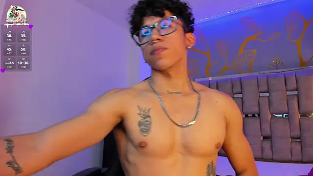 Snapshot of AkazaBoy_ chatting on January 2025 01:58:01 AM AkazaBoy  online show from January 2025 01:58:01 AM