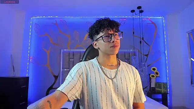 Snapshot of AkazaBoy_ chatting on January 2025 04:19:01 AM AkazaBoy  online show from January 2025 04:19:01 AM