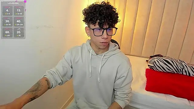 Snapshot of AkazaBoy_ chatting on January 2025 05:01:02 AM AkazaBoy  online show from January 2025 05:01:02 AM