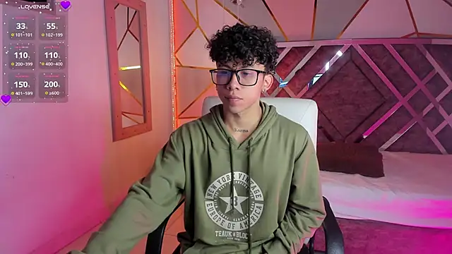 Snapshot of AkazaBoy_ chatting on January 2025 04:13:01 AM AkazaBoy  online show from January 2025 04:13:01 AM