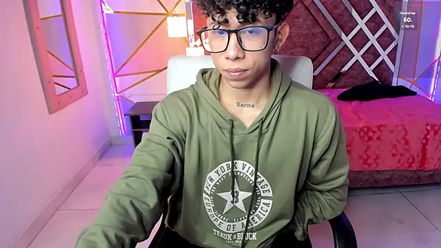 Snapshot of AkazaBoy_ chatting on January 2025 04:20:01 AM AkazaBoy  online show from January 2025 04:20:01 AM