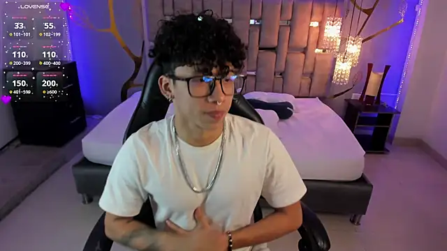 Snapshot of AkazaBoy_ chatting on January 2025 04:29:01 AM AkazaBoy  online show from January 2025 04:29:01 AM