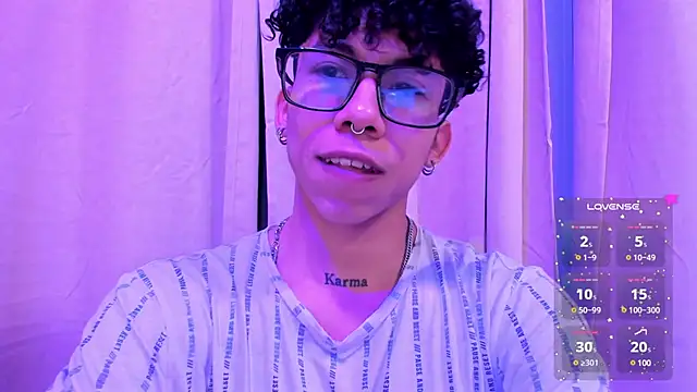 Snapshot of AkazaBoy_ chatting on January 2025 04:27:01 AM AkazaBoy  online show from January 2025 04:27:01 AM