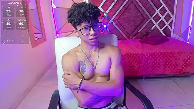 Snapshot of AkazaBoy_ chatting on January 2025 04:36:01 AM AkazaBoy  online show from January 2025 04:36:01 AM