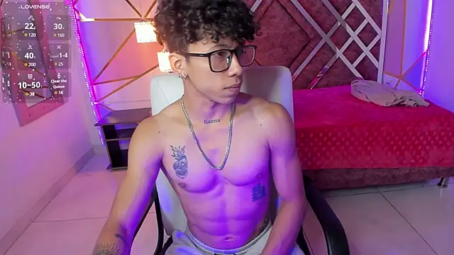 Snapshot of AkazaBoy_ chatting on February 2025 04:24:02 AM AkazaBoy  online show from February 2025 04:24:02 AM