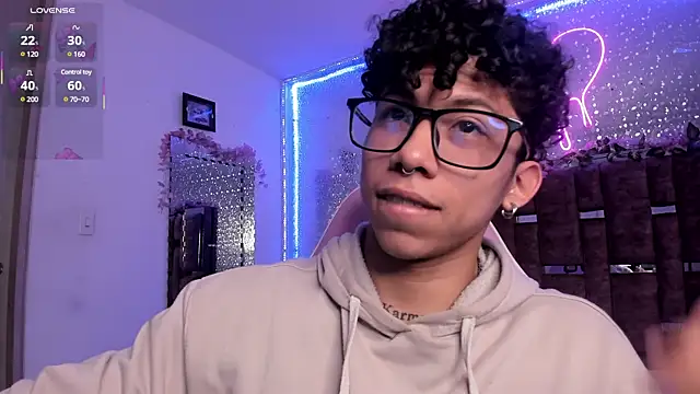 Snapshot of AkazaBoy_ chatting on February 2025 04:26:02 AM AkazaBoy  online show from February 2025 04:26:02 AM