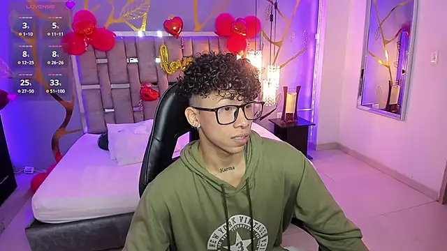 Snapshot of AkazaBoy_ chatting on February 2025 04:16:02 AM AkazaBoy  online show from February 2025 04:16:02 AM