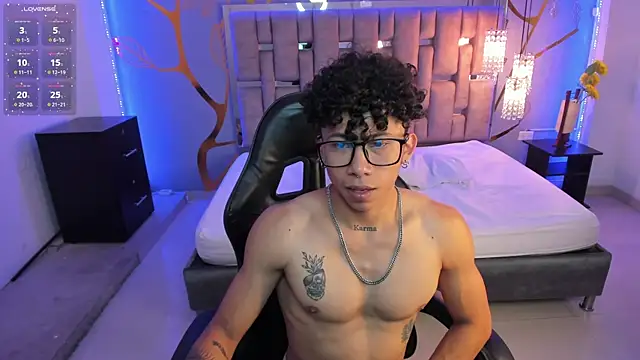 Snapshot of AkazaBoy_ chatting on February 2025 08:09:02 AM AkazaBoy  online show from February 2025 08:09:02 AM