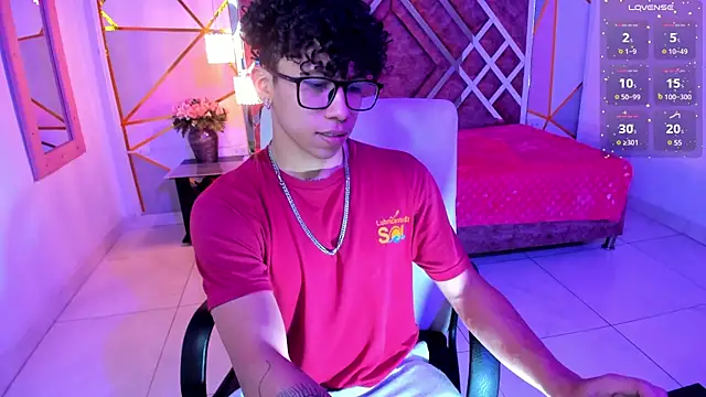 Snapshot of AkazaBoy_ chatting on March 2025 04:17:02 AM AkazaBoy  online show from March 2025 04:17:02 AM