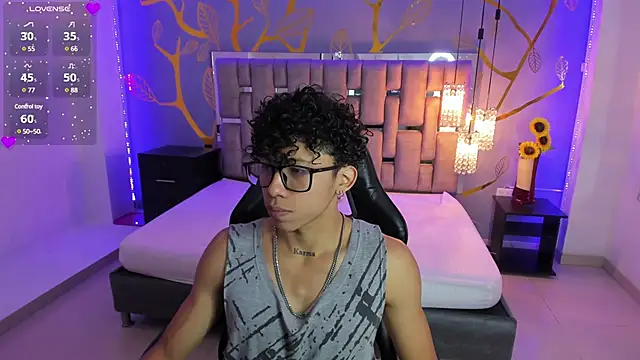 Snapshot of AkazaBoy_ chatting on March 2025 03:46:02 AM AkazaBoy  online show from March 2025 03:46:02 AM