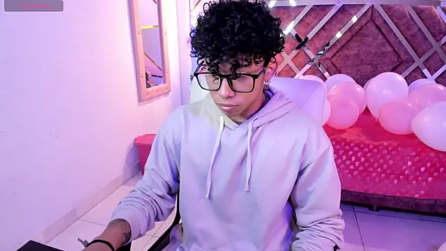 Snapshot of AkazaBoy_ chatting on March 2025 04:24:02 AM AkazaBoy  online show from March 2025 04:24:02 AM