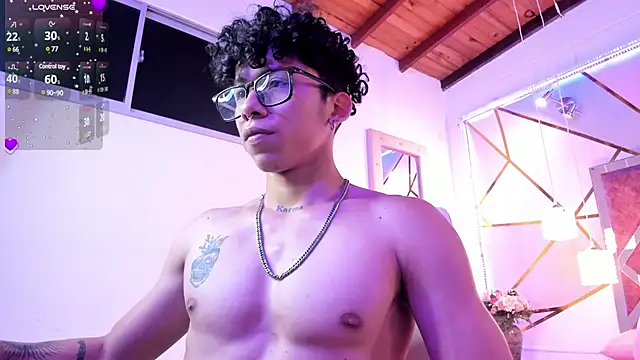 Snapshot of AkazaBoy_ chatting on March 2025 10:35:02 AM AkazaBoy  online show from March 2025 10:35:02 AM