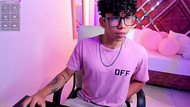 Snapshot of AkazaBoy_ chatting on March 2025 04:08:02 AM AkazaBoy  online show from March 2025 04:08:02 AM