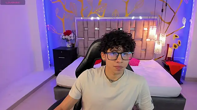 Snapshot of AkazaBoy_ chatting on March 2025 04:14:01 AM AkazaBoy  online show from March 2025 04:14:01 AM