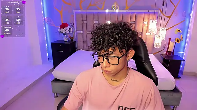 Snapshot of AkazaBoy_ chatting on March 2025 04:28:02 AM AkazaBoy  online show from March 2025 04:28:02 AM