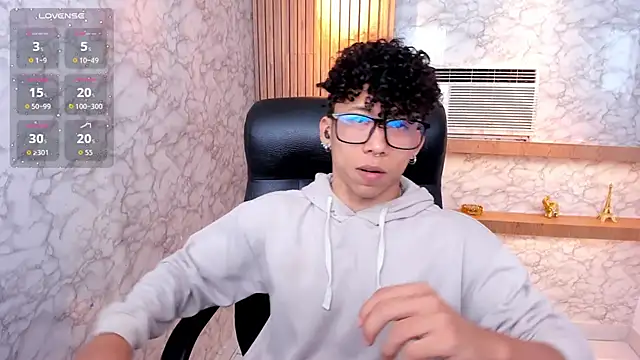 Snapshot of AkazaBoy_ chatting on September 2025 08:31:01 PM AkazaBoy  online show from September 2025 08:31:01 PM