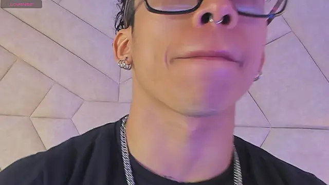 Snapshot of AkazaBoy_ chatting on September 2025 04:25:02 AM AkazaBoy  online show from September 2025 04:25:02 AM